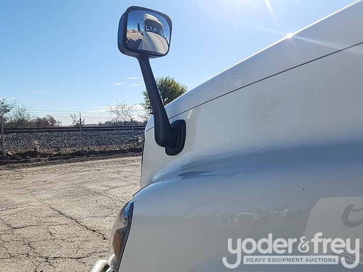 2018-freightliner-cascadia-125-image-14