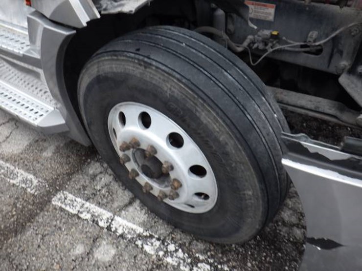 freightliner-cascadia-126-image-33