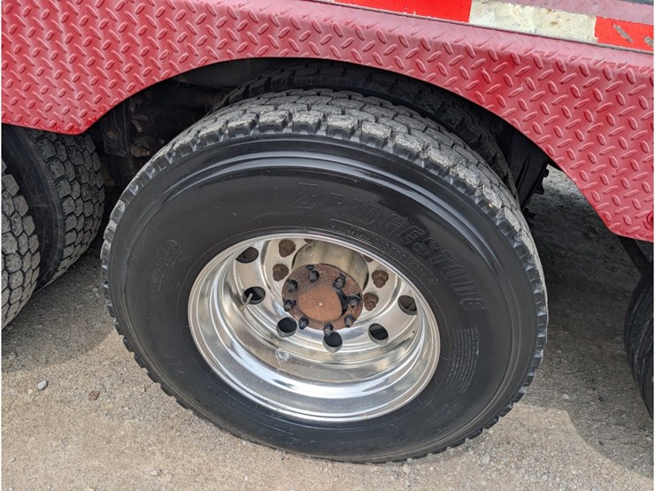 peterbilt-365-image-12