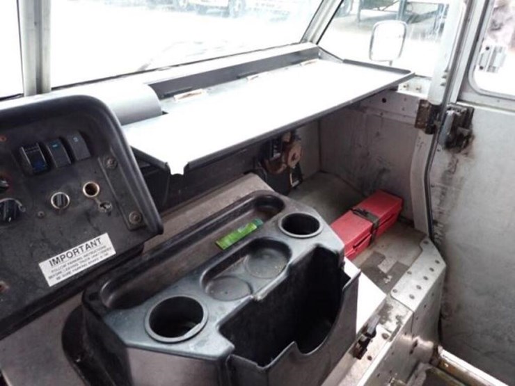 2015-freightliner-mt55-image-21