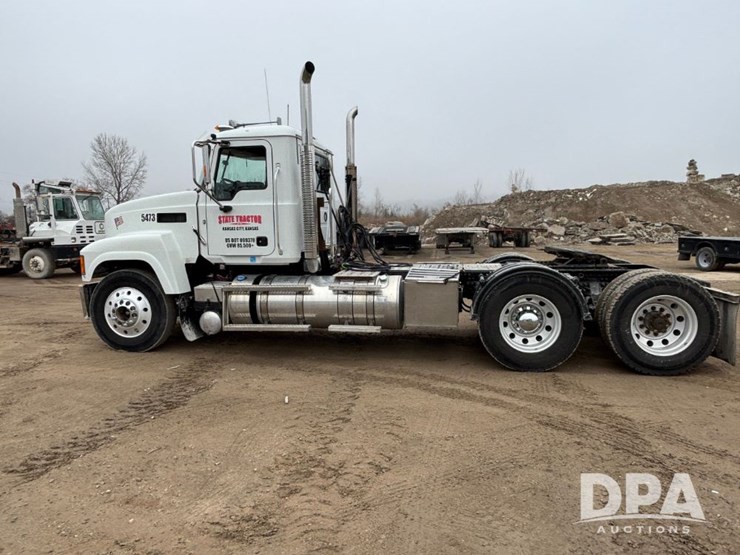 2017-mack-pinnacle-chu613-image-12