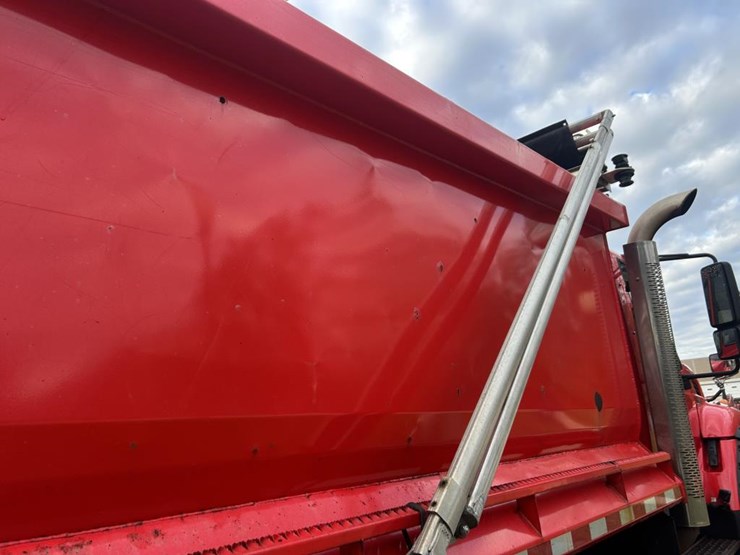 #1673-•-2002-international-workstar-tri-axle-dump-truck-image-22