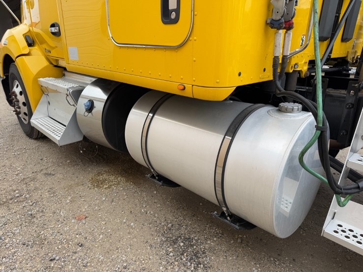 2019-kenworth-t680-image-26