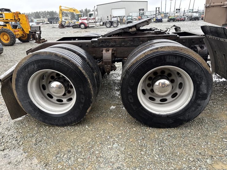 1999-peterbilt-379-image-97