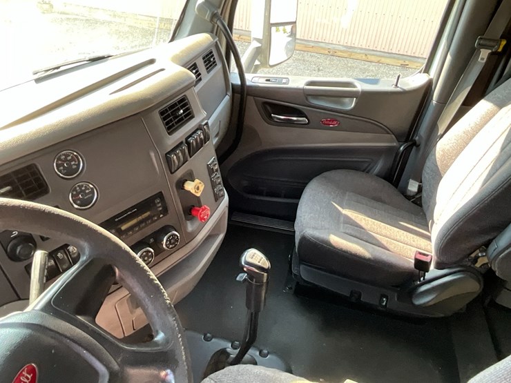 2014-peterbilt-579-image-26