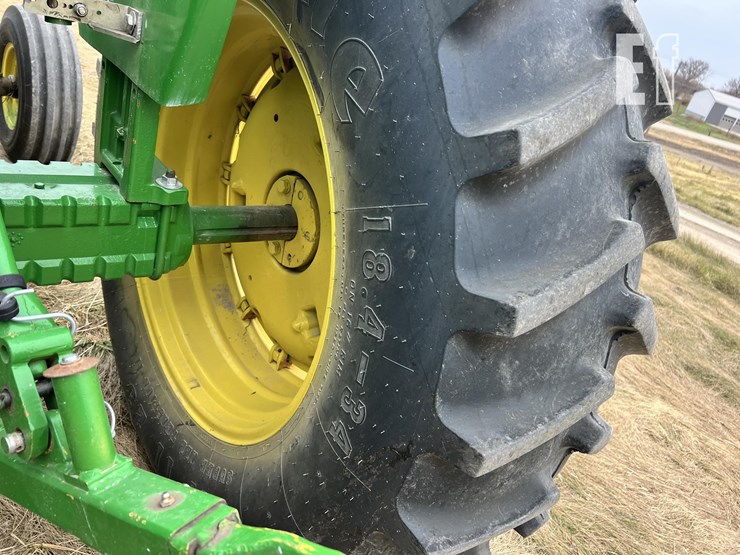 john-deere-3020-image-16