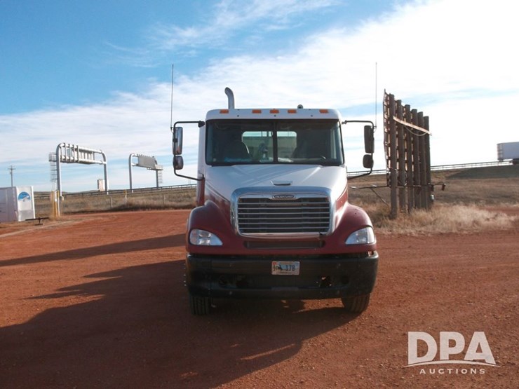 2007-freightliner-columbia-112-image-13