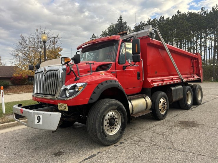 #1673-•-2002-international-workstar-tri-axle-dump-truck-image-1