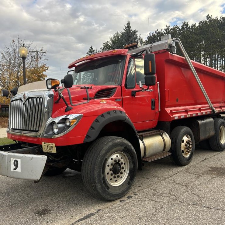 #1673 • 2002 International Workstar Tri Axle Dump Truck