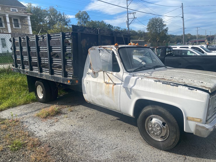 1988-chevrolet-custom-deluxe-30-image-3