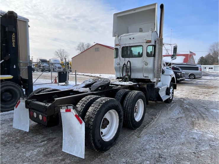 2014-kenworth-t440-image-9