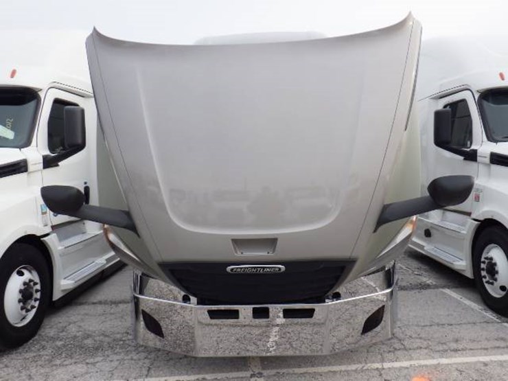 2020-freightliner-cascadia-126-image-25