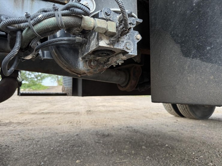 peterbilt-330-image-42