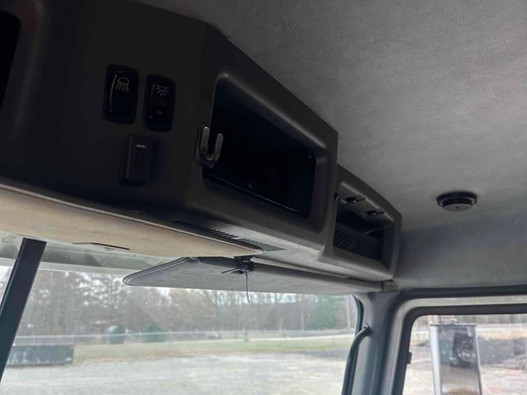 2017-mack-granite-gu713-image-37