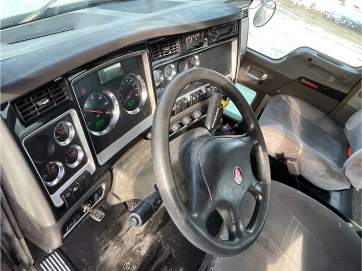 2014-kenworth-t440-image-19