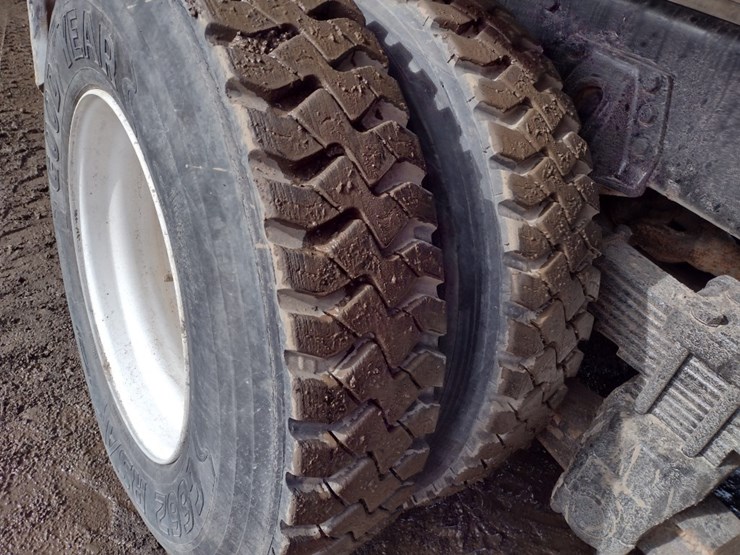 peterbilt-357-image-29