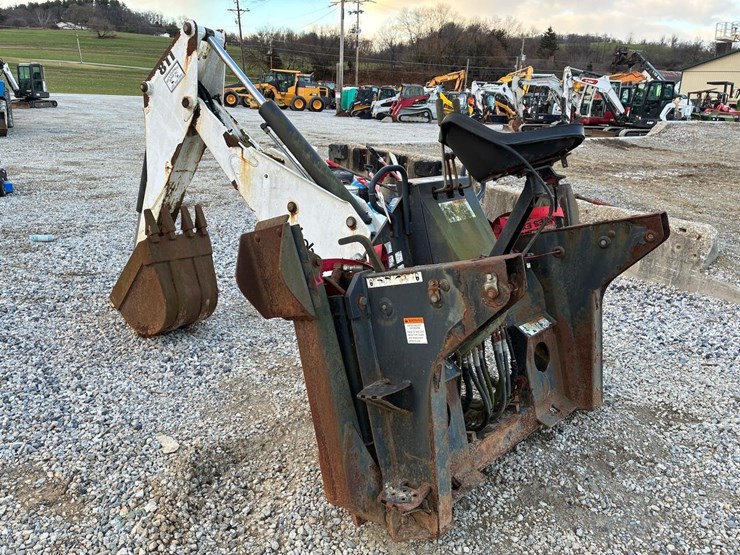 bobcat-811-skid-steer-backhoe-attachment-image-7