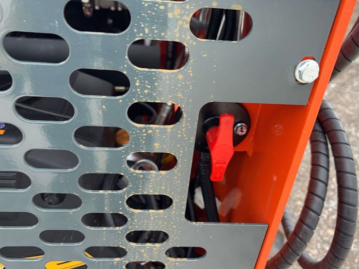 landhero-mini-stand-on-skid-loader-image-14