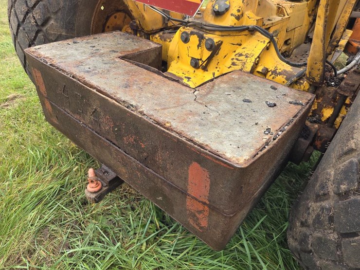 john-deere-300-image-38