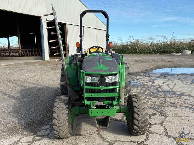 john-deere-4044m-image-8