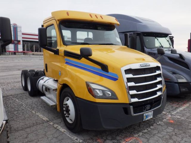 2020-freightliner-cascadia-126-image-3