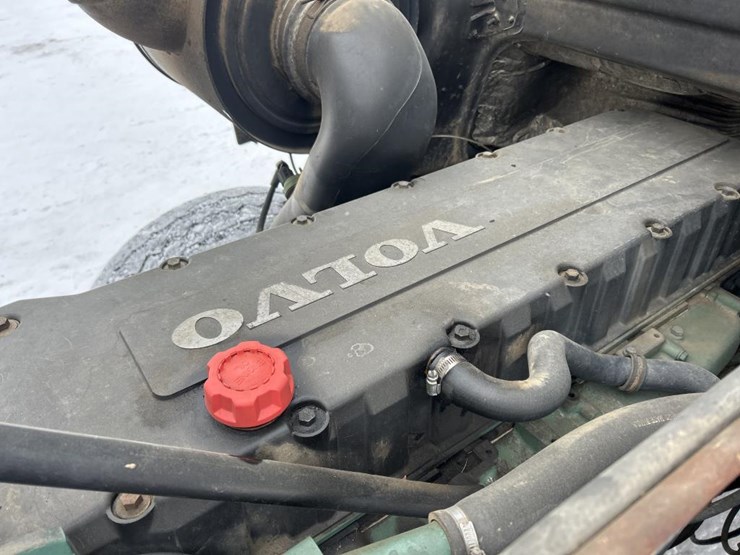 #1042-•-2000-volvo-quad-axle-dump-truck-image-44