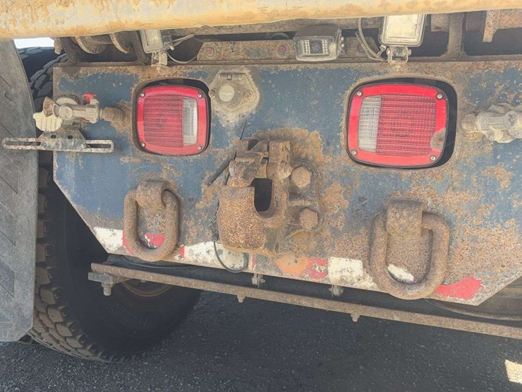 2010-international-lf517-lone-star-dump-truck-image-17