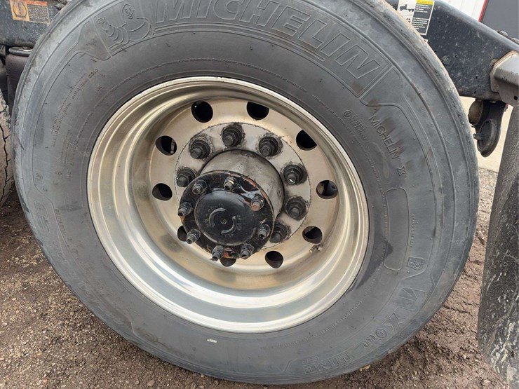 2019-peterbilt-579-image-5