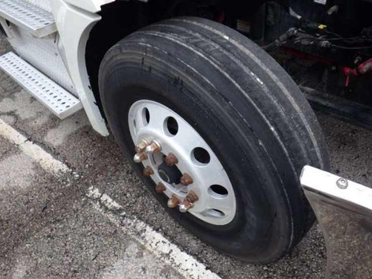 freightliner-cascadia-126-image-27