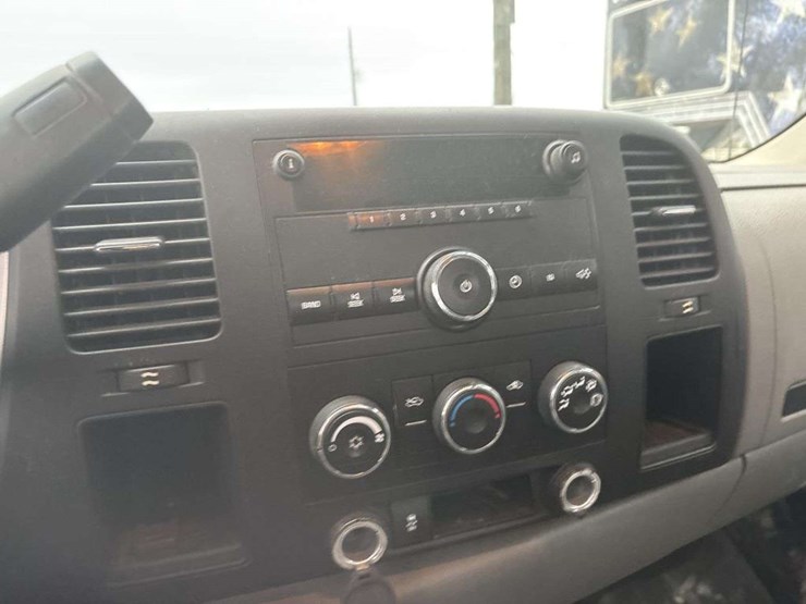 2012-chevrolet-silverado-2500-image-27