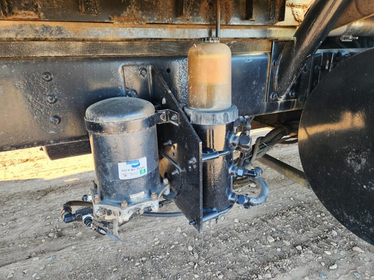 international-8100-image-26