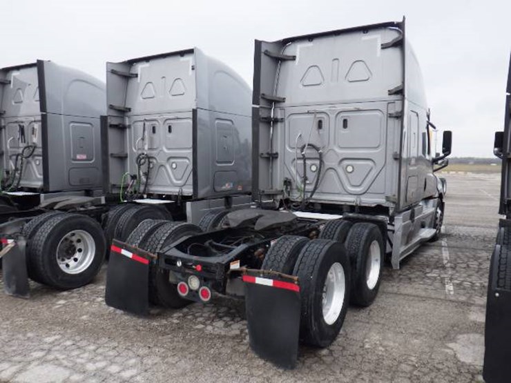 freightliner-cascadia-126-image-15