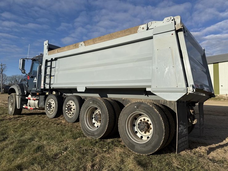 #1463-•-2007-mack-quad-axle-dump-truck-image-3
