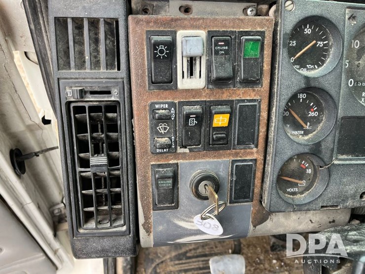 freightliner-fl80-image-43