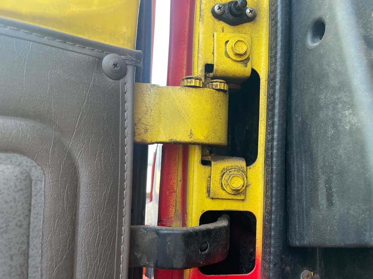 international-4900-image-76