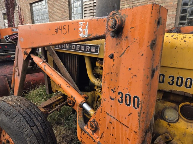 john-deere-300-image-18