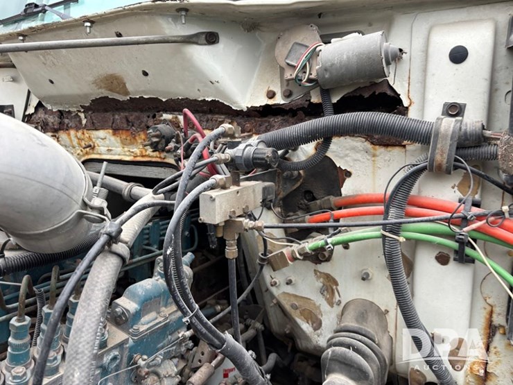 international-4900-image-36