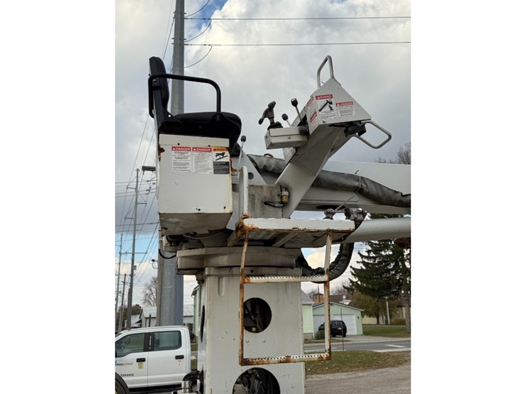 2013-ford-f750-image-19