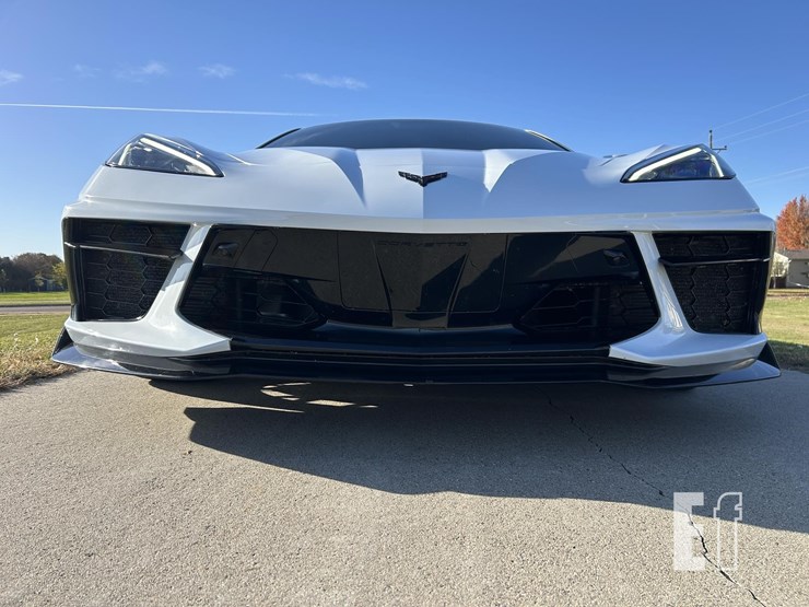 2021-chevrolet-corvette-image-8