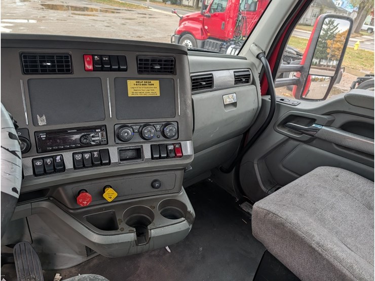 2019-kenworth-t680-image-19