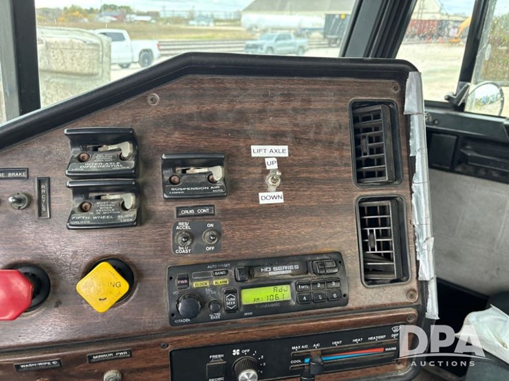 freightliner-fld112-image-82