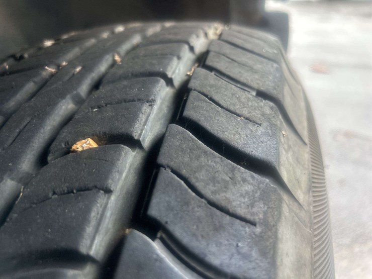 2004-chevrolet-tahoe-image-13