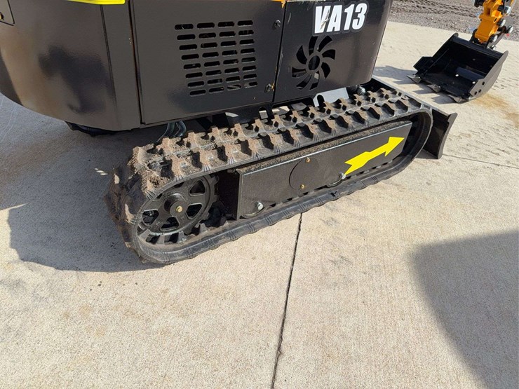 2025-miva-va13-mini-excavator-image-6