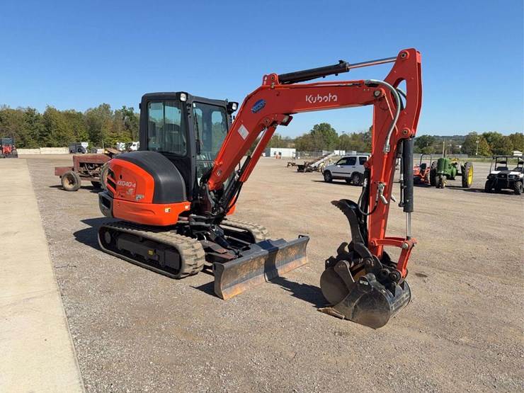 2022-kubota-kx040-4-image-2