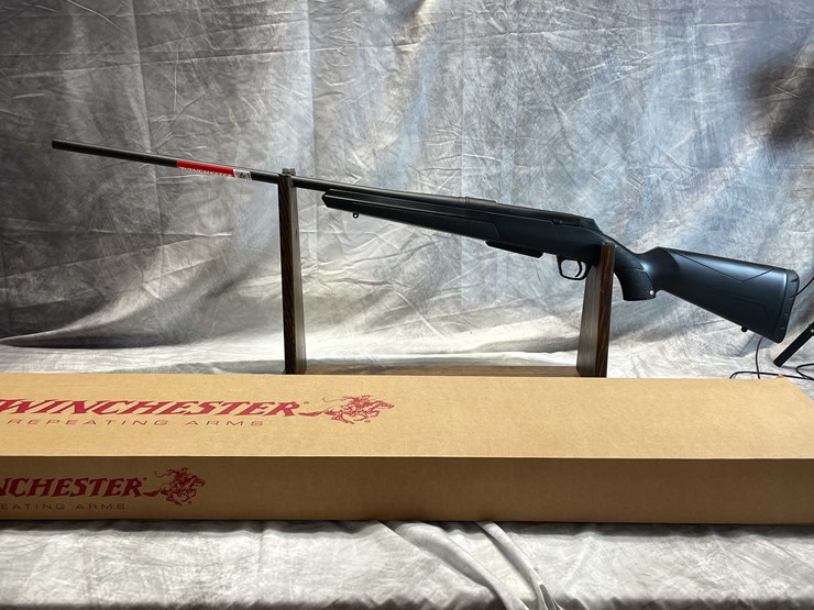 #2368-•-winchester-xpr-300-win-mag-bolt-action-rifle,-sn:-pt14720yw357-image-1
