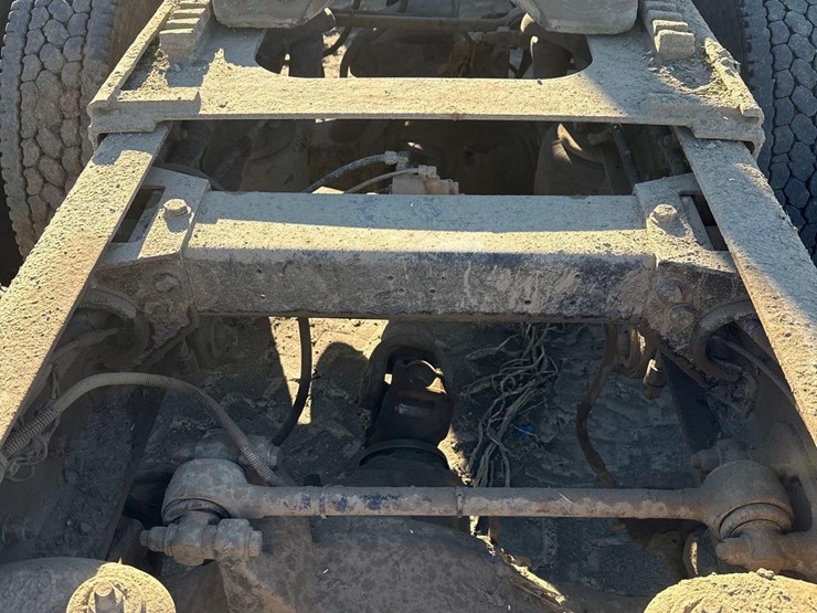 1996-peterbilt-379-image-31