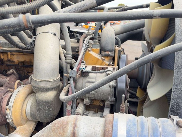 2005-sterling-l8500-image-22