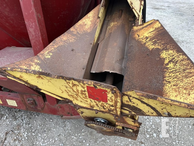 new-holland-354-image-23