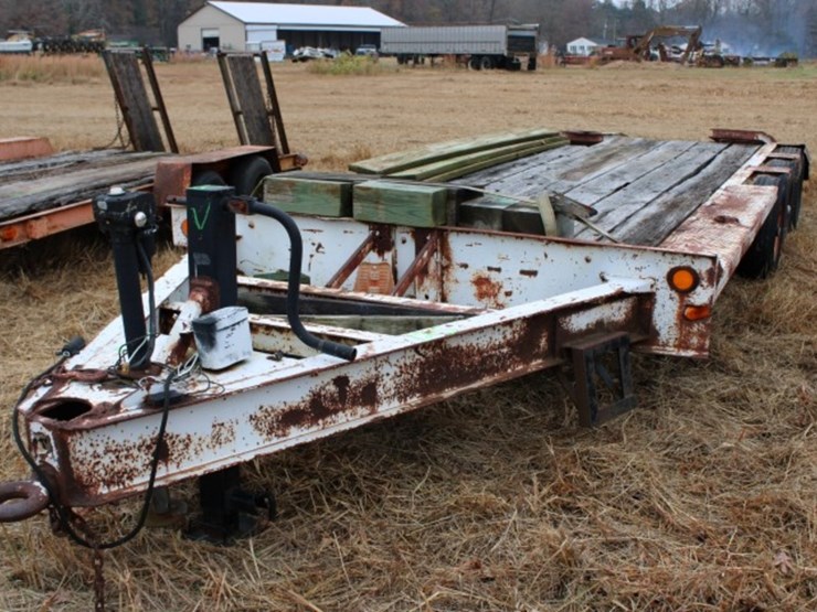20'-triple-axle-equipment-trailer-deck-16-x-8-44"-beaver-tail-d-rings-50"-r-image-1