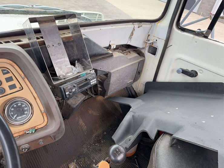 1981-ford-ln700-image-28